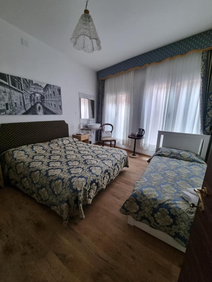 Albergo Casa Peron Venetië Buitenkant foto