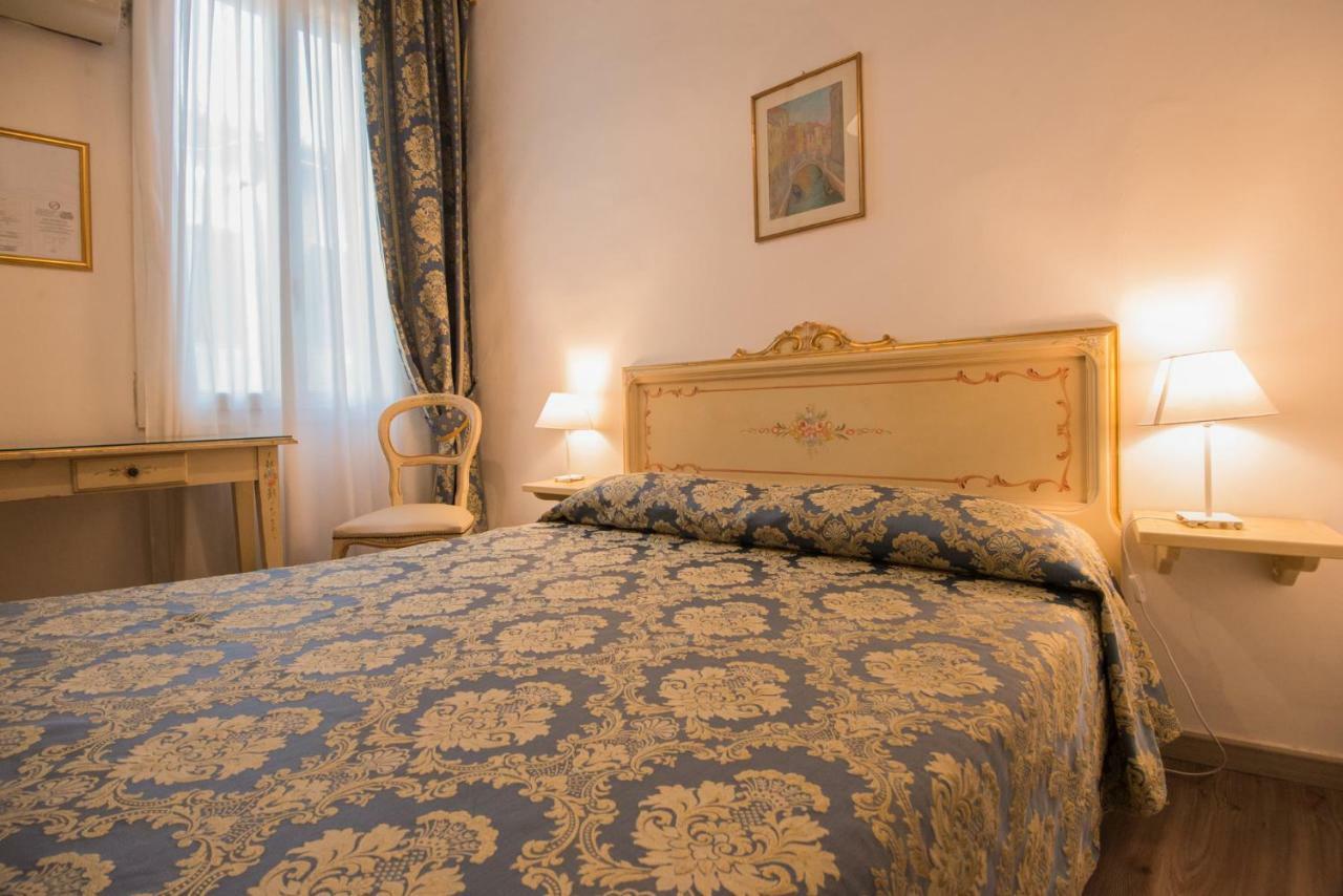 Albergo Casa Peron Venetië Buitenkant foto